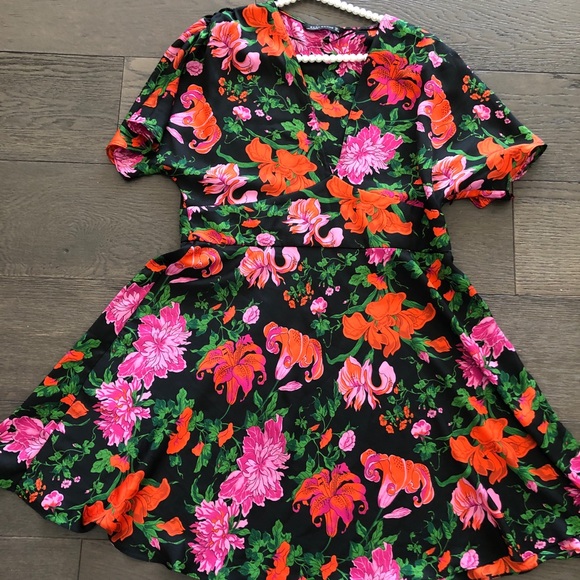 Women’s Zara Floral mini floral dress sz Large - Picture 3 of 15